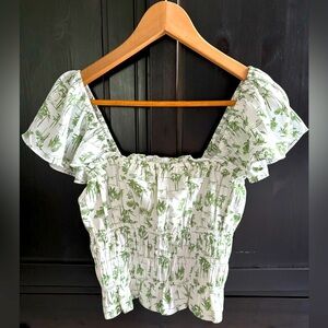 Abercrombie & Fitch flutter sleeve top w/ shirred bodice. Size M.